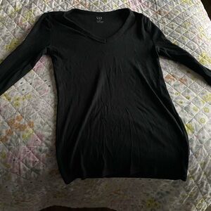 GAP Women's Classic Black Long Sleeve V-Neck Tee